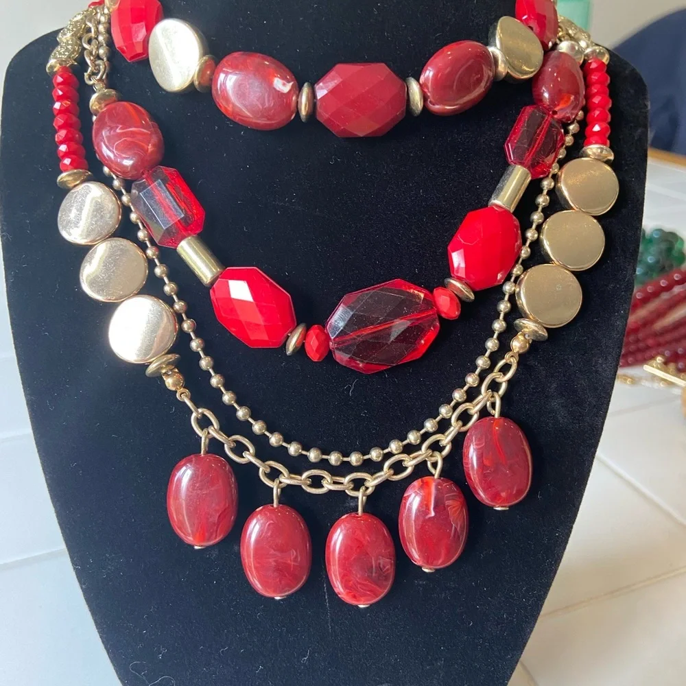 Mixed medium 4 strand statement necklace in red with gold accents - Picture 2 of 7